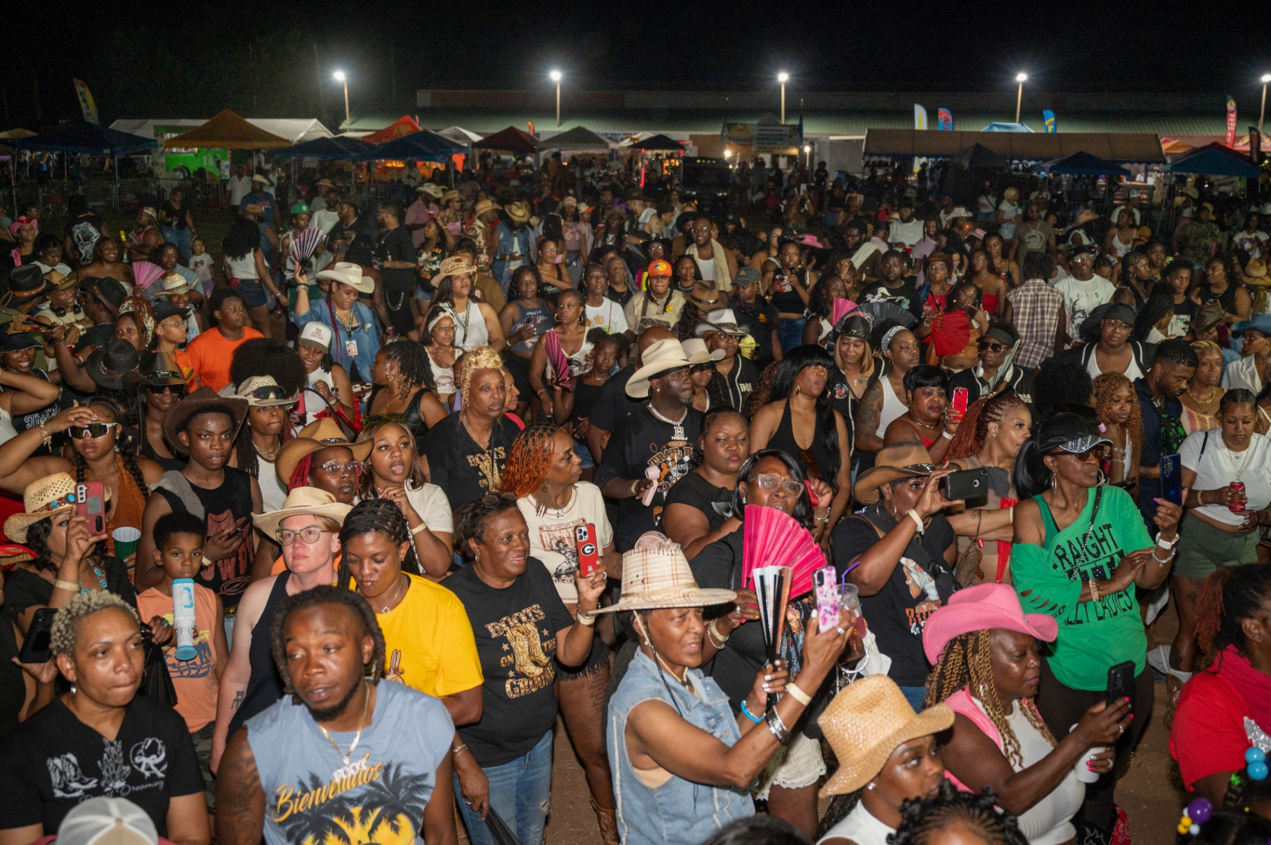 Crowd gathered at the CCEG Trailride & Bonfire